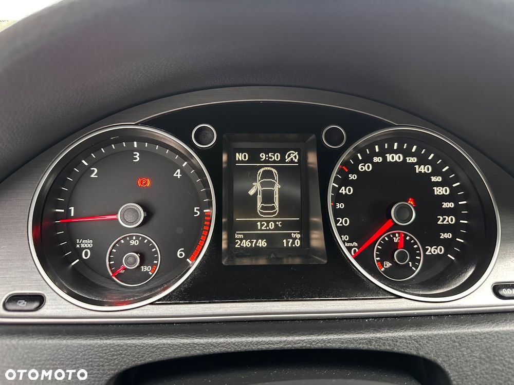 Volkswagen Passat 2.0 TDI BlueMotion Technology Comfortline - 12