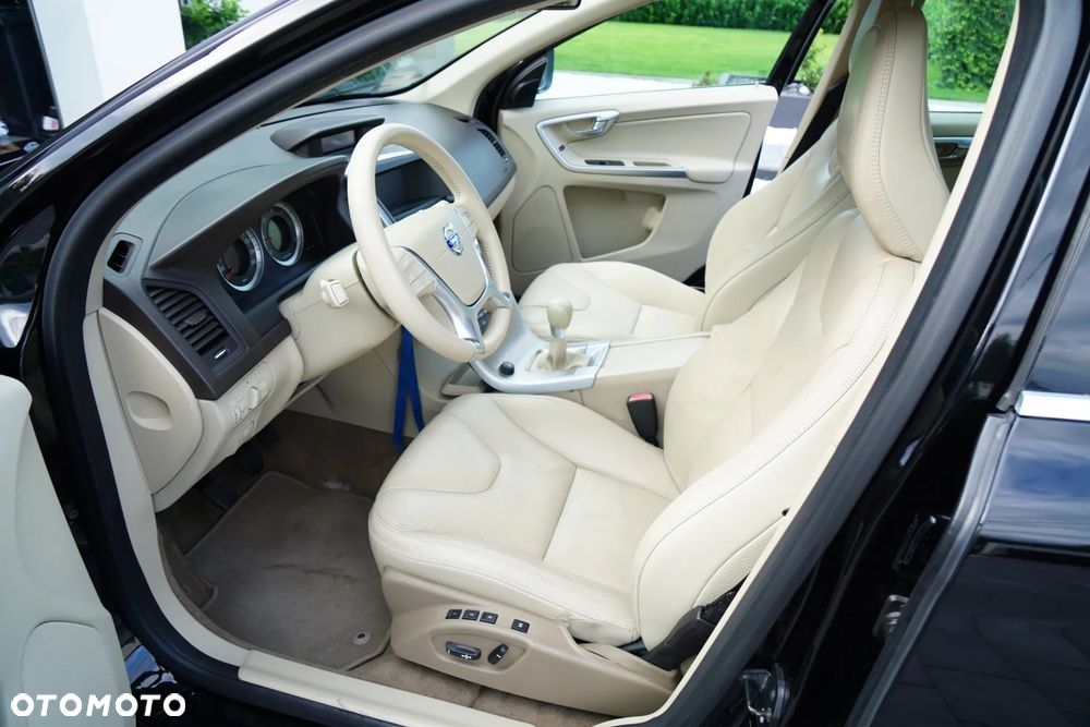 Volvo XC 60 D5 AWD - 24