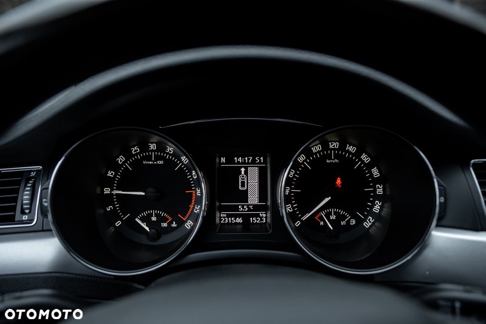 Skoda Superb 2.0 TDI Green tec 4x4 DSG Elegance - 27