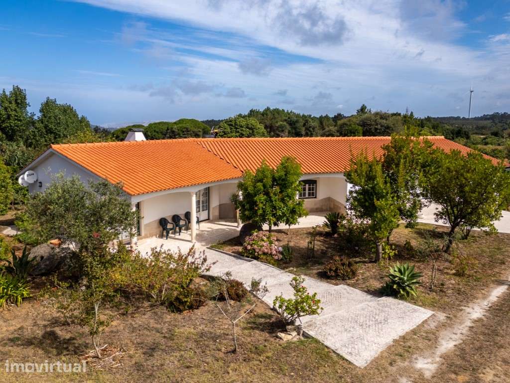 Magnífica Moradia Térrea T3+2 de estilo tradicional com terreno de ... - Grande imagem: 2/45