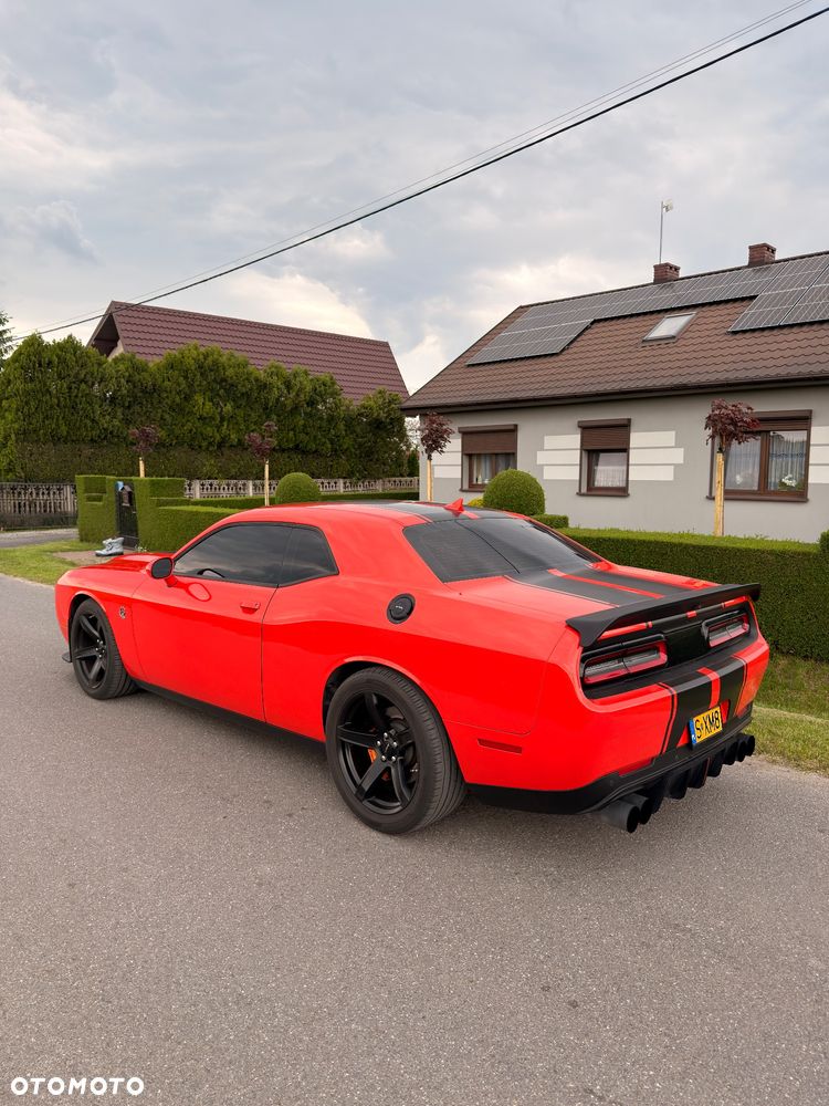 Dodge Challenger 6.2 Hellcat - 4