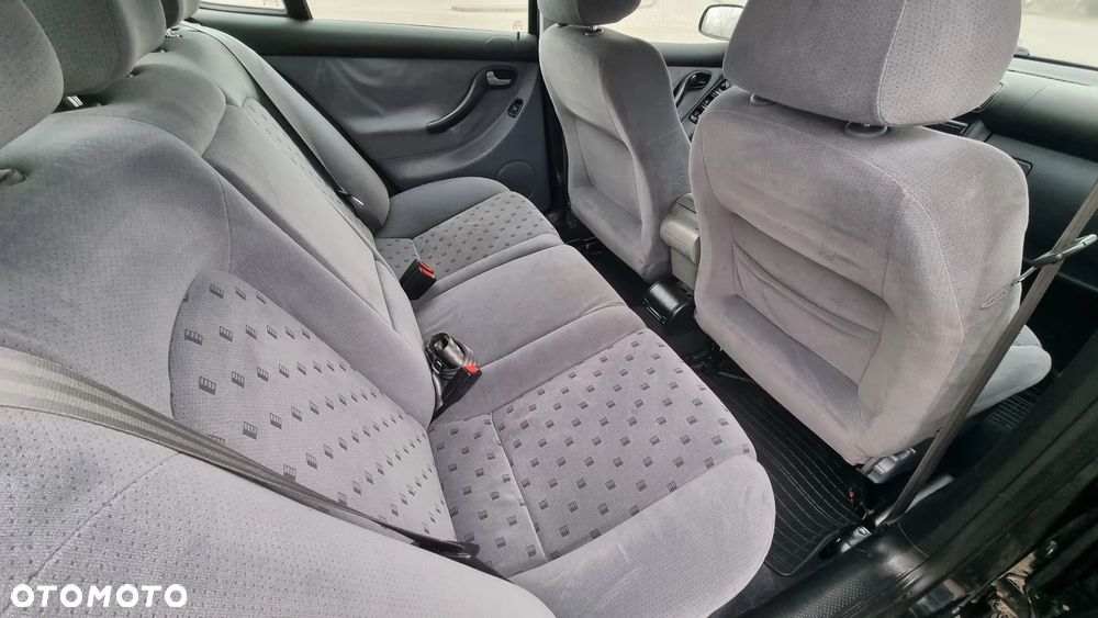 Seat Toledo 1.9 TDI Signo Emocion - 18