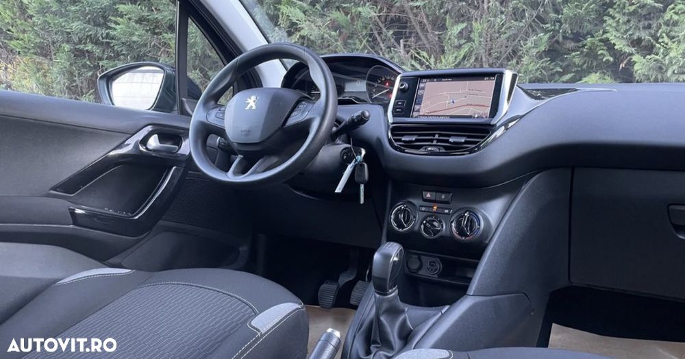 Peugeot 208 PureTech 110 Stop & Start Allure - 11