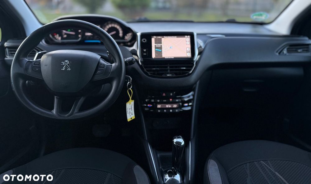 Peugeot 208 - 16