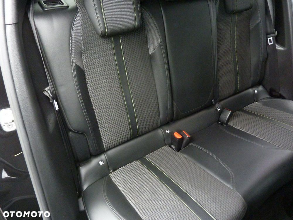 Peugeot 2008 - 13
