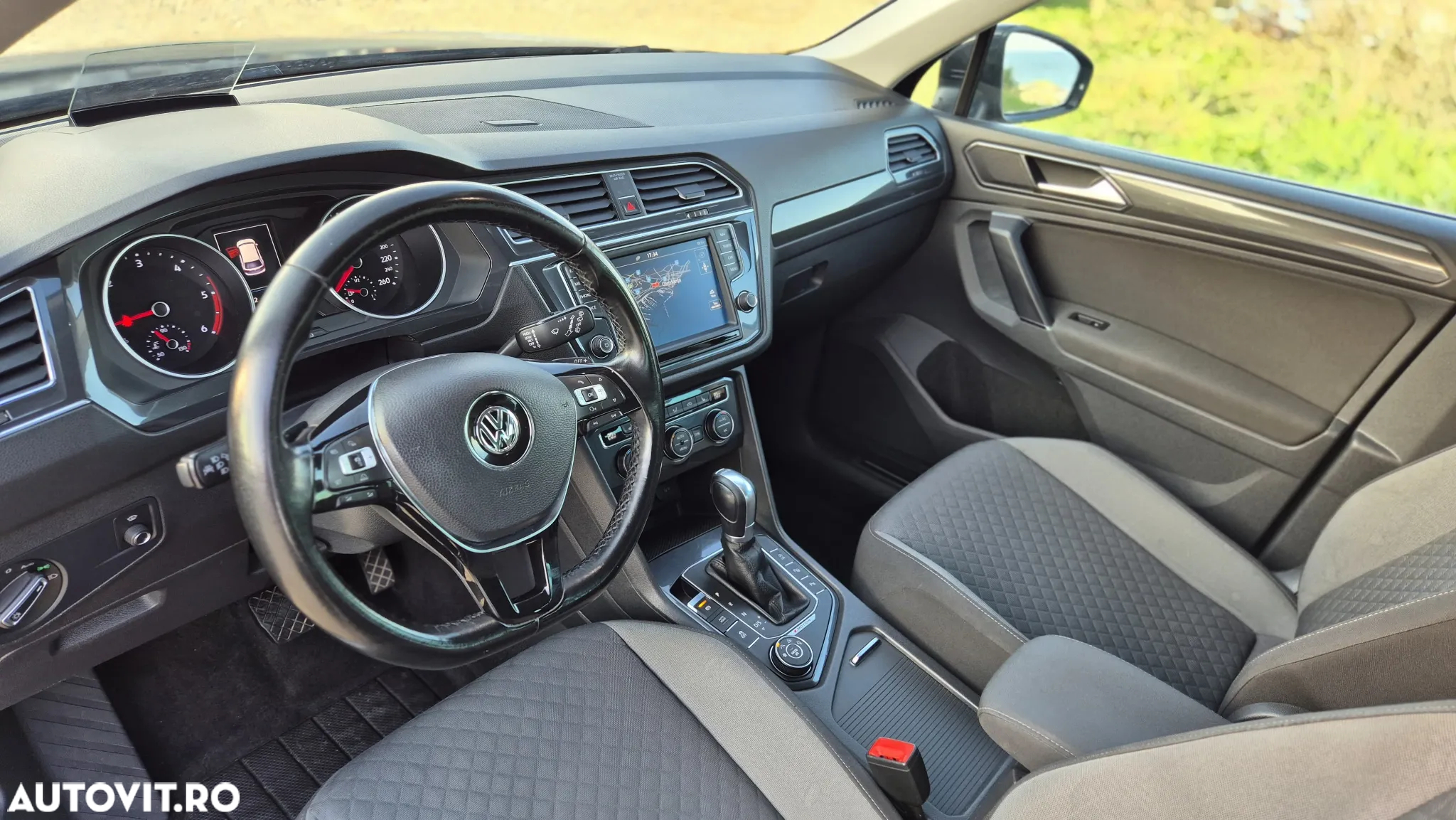 Volkswagen Tiguan 2.0 TDI 4Mot DSG Comfortline - 6