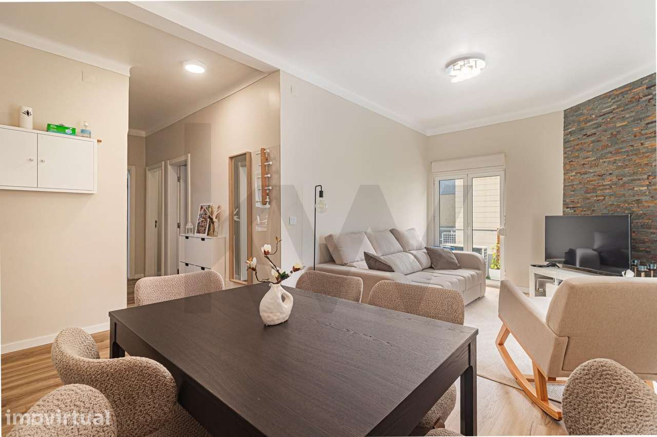 Apartamento T2 Completamente Renovado Almada 65mts2 com varanda - Grande imagem: 2/38