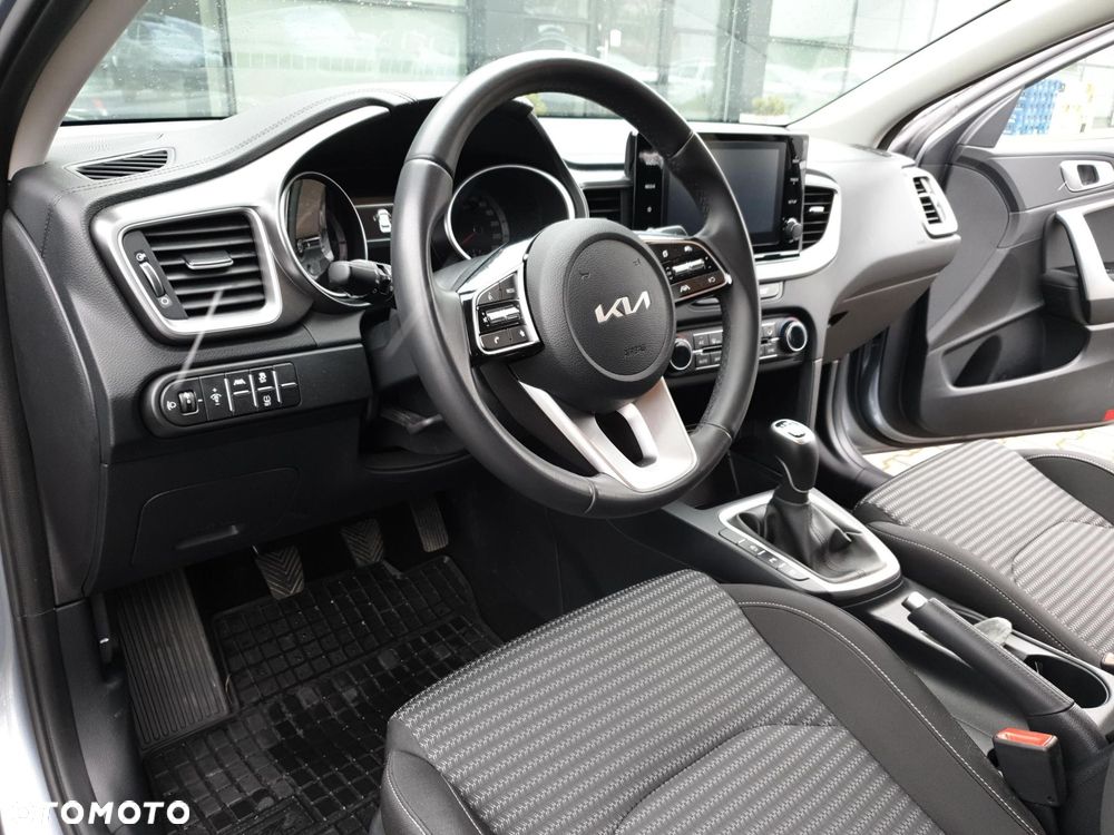 Kia Ceed 1.5 T-GDI M - 10