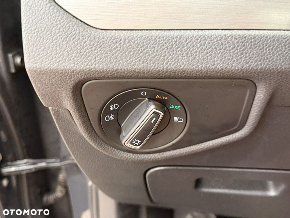 Volkswagen Touran - 27