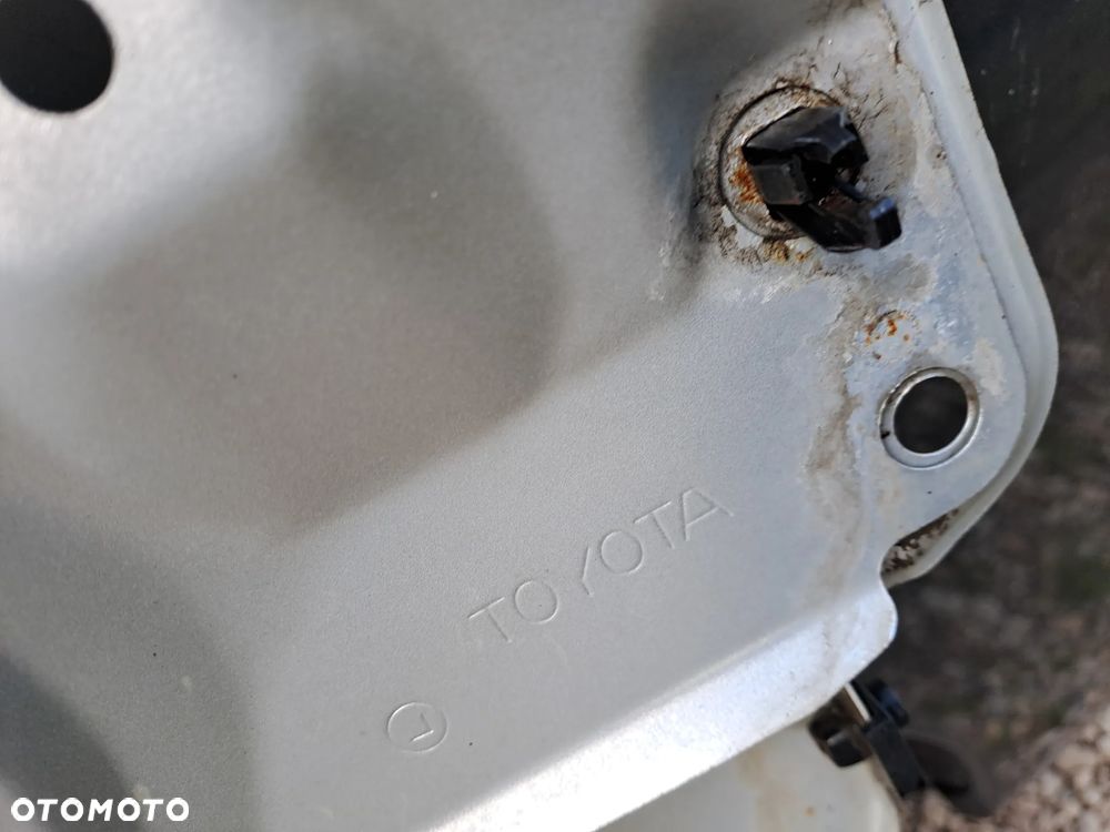 Toyota Prius II błotniki kod lakieru 1F7 - 12