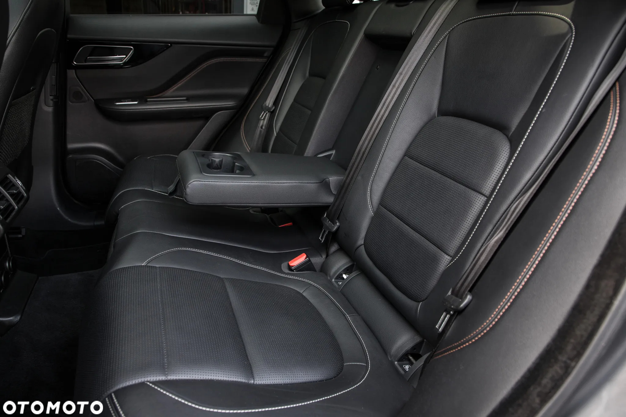 Jaguar F-Pace 2.0 i4D AWD Prestige - 27