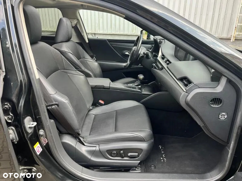 Lexus ES - 18