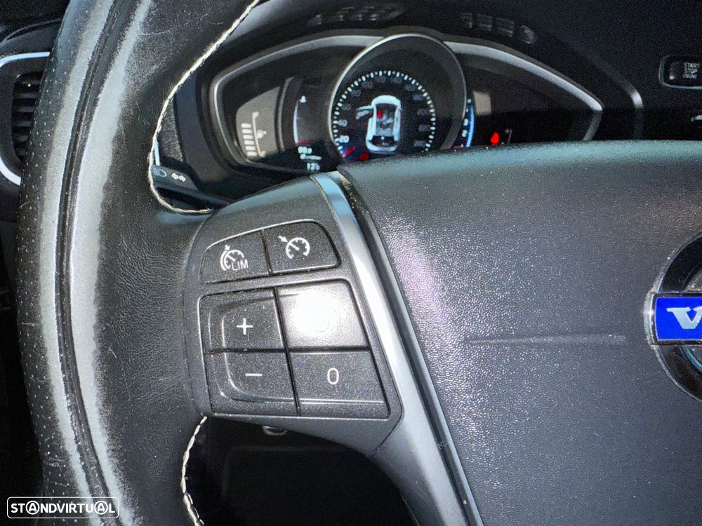 Volvo V40 D2 R Design - 24