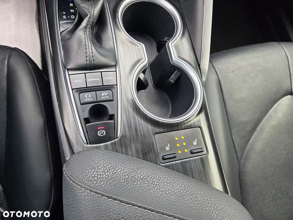 Toyota Camry 2.5 Hybrid Executive CVT - 10