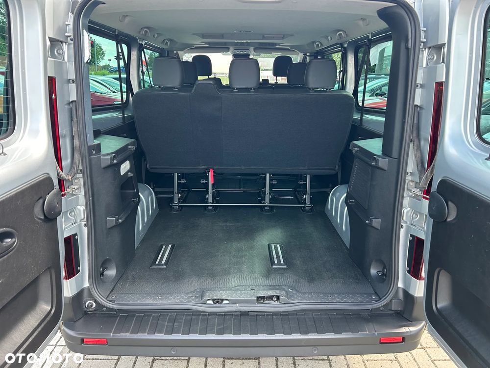 Renault Trafic 2.0 dCi - 12