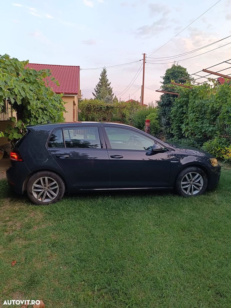 Volkswagen Golf - 1