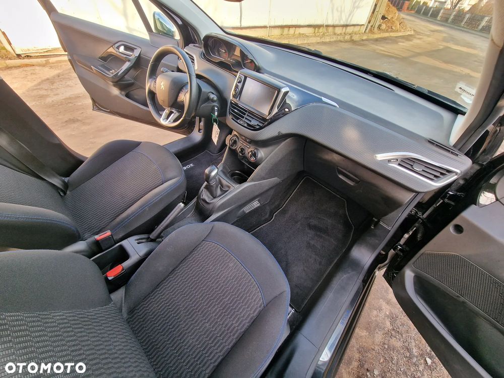 Peugeot 208 1.2 PureTech Style - 12