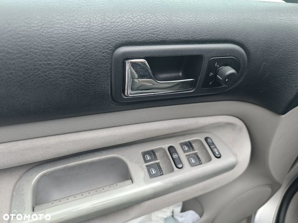 Volkswagen Golf 1.6 - 19