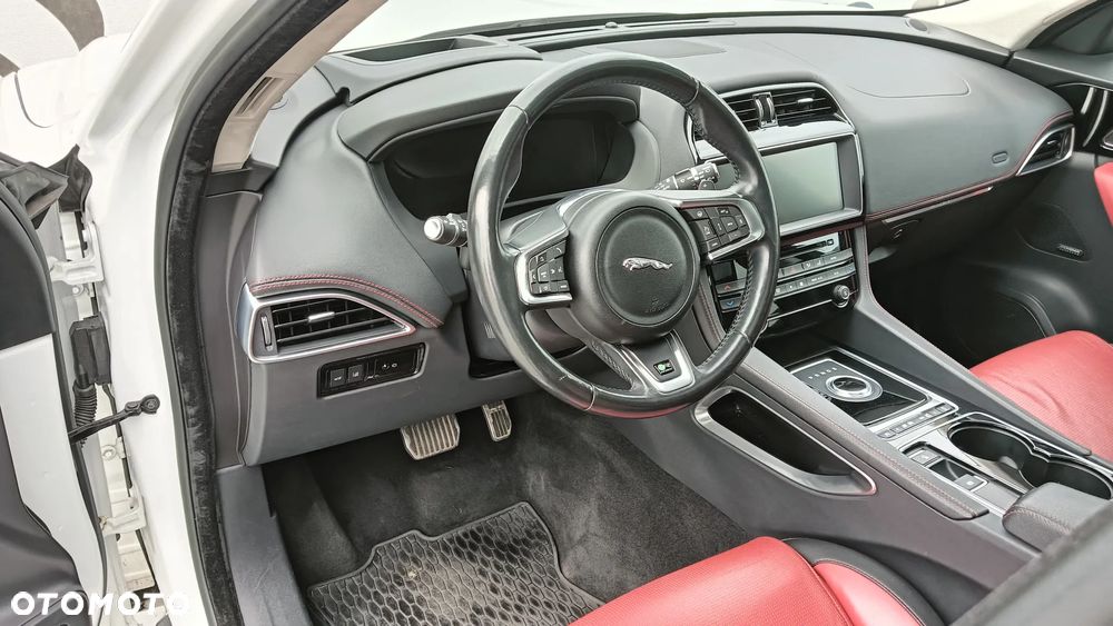 Jaguar F-Pace - 13