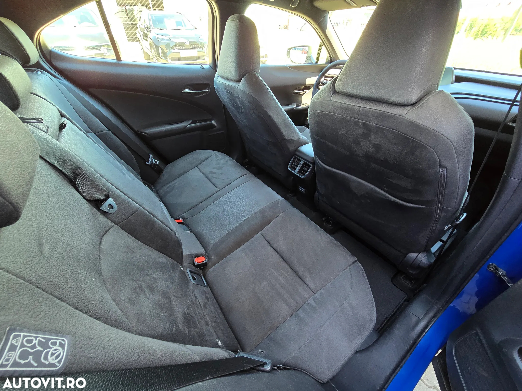 Lexus UX - 10