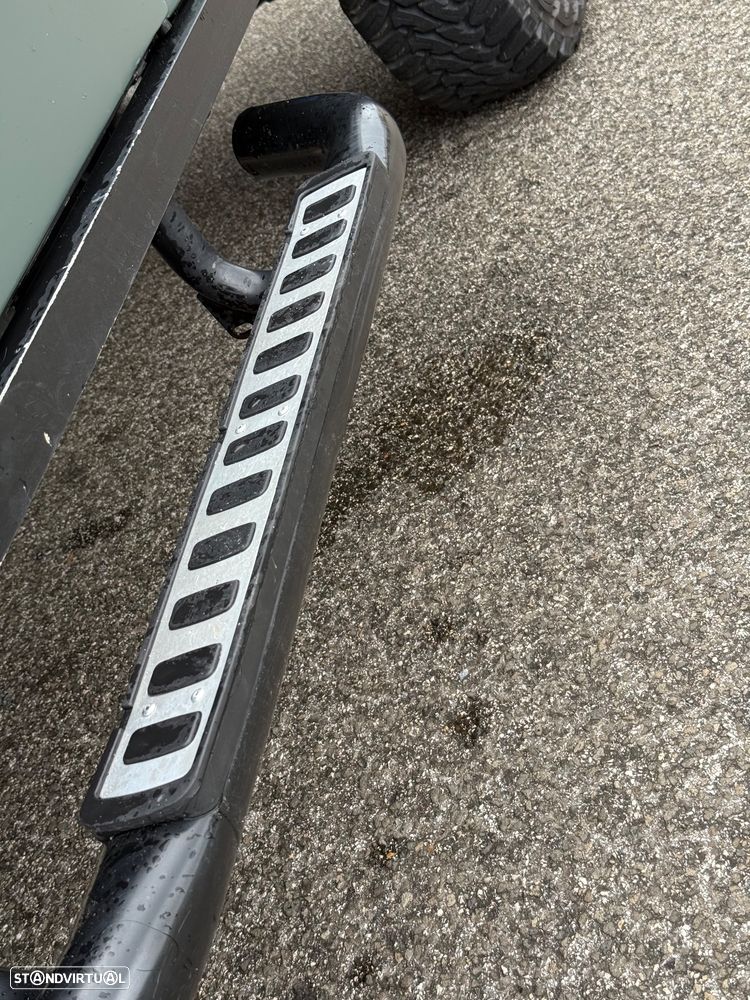 Land Rover Defender 110 SE - 7