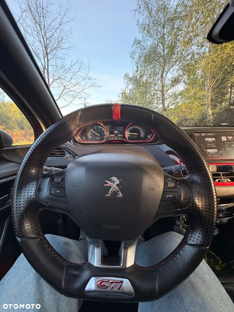 Peugeot 208 GTI 200 THP - 17