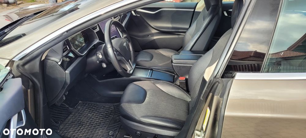 Tesla Model S - 15