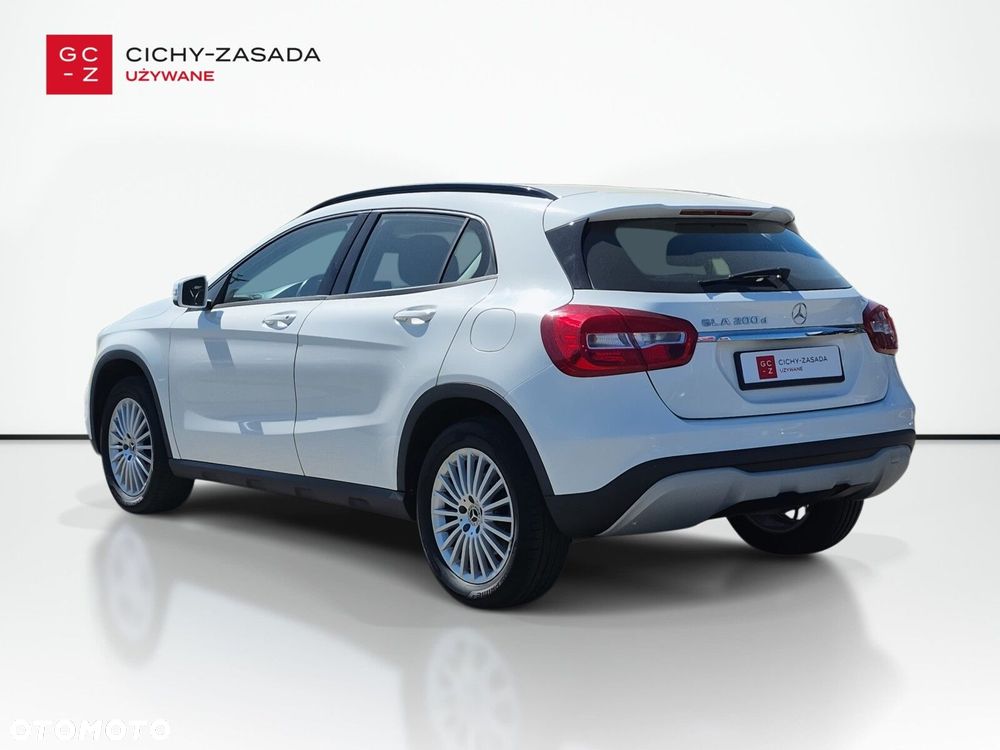 Mercedes-Benz GLA - 3