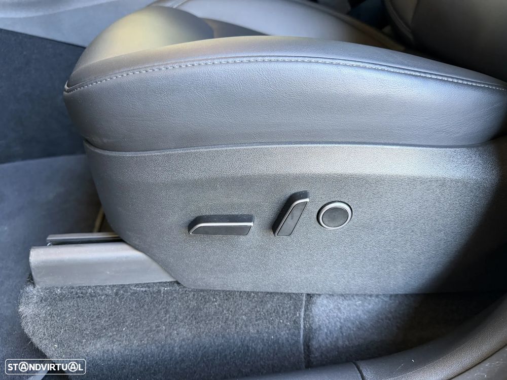 Tesla Model Y Long Range Dual Motor AWD - 14
