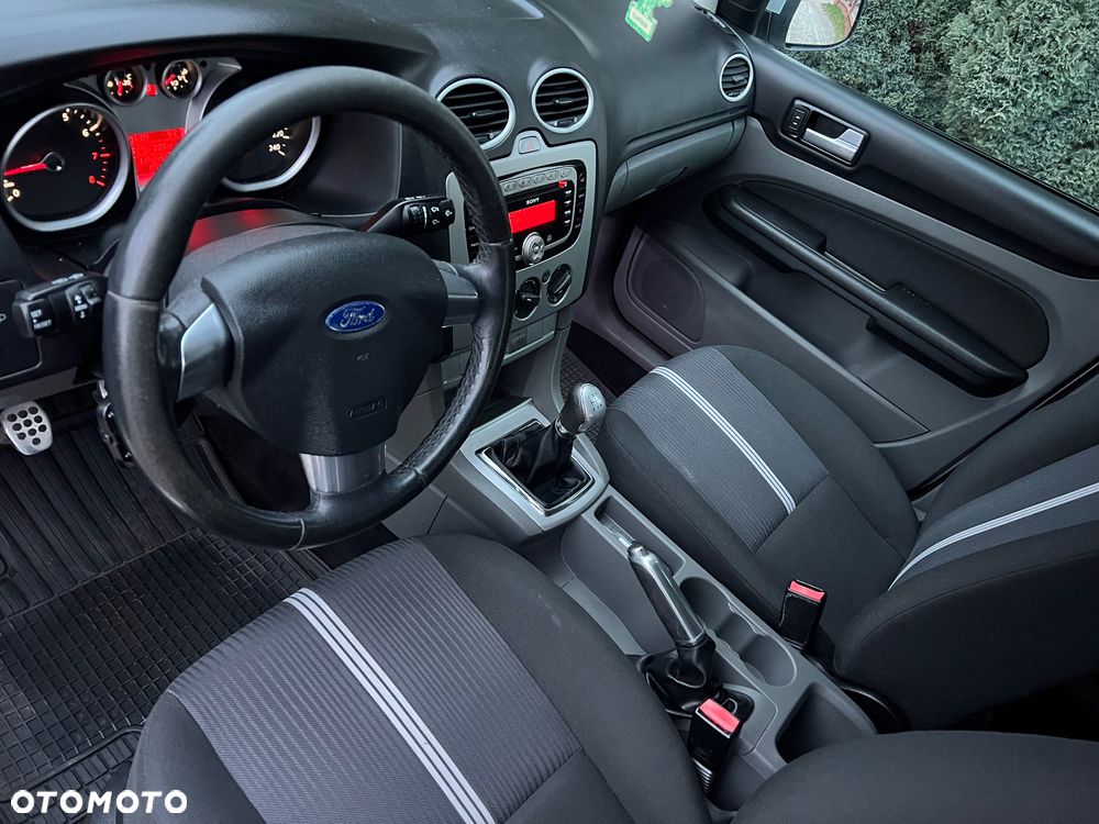 Ford Focus 1.6 16V Trend - 18