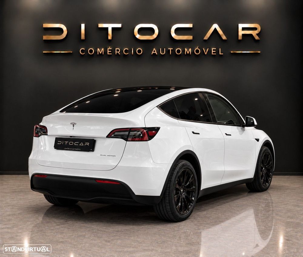 Tesla Model Y Long Range Dual Motor AWD - 9