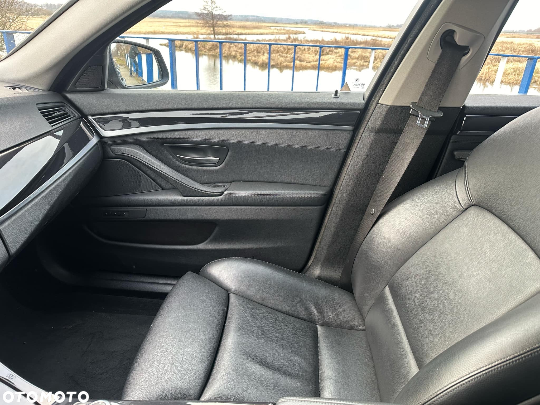 BMW Seria 5 523i Touring - 6