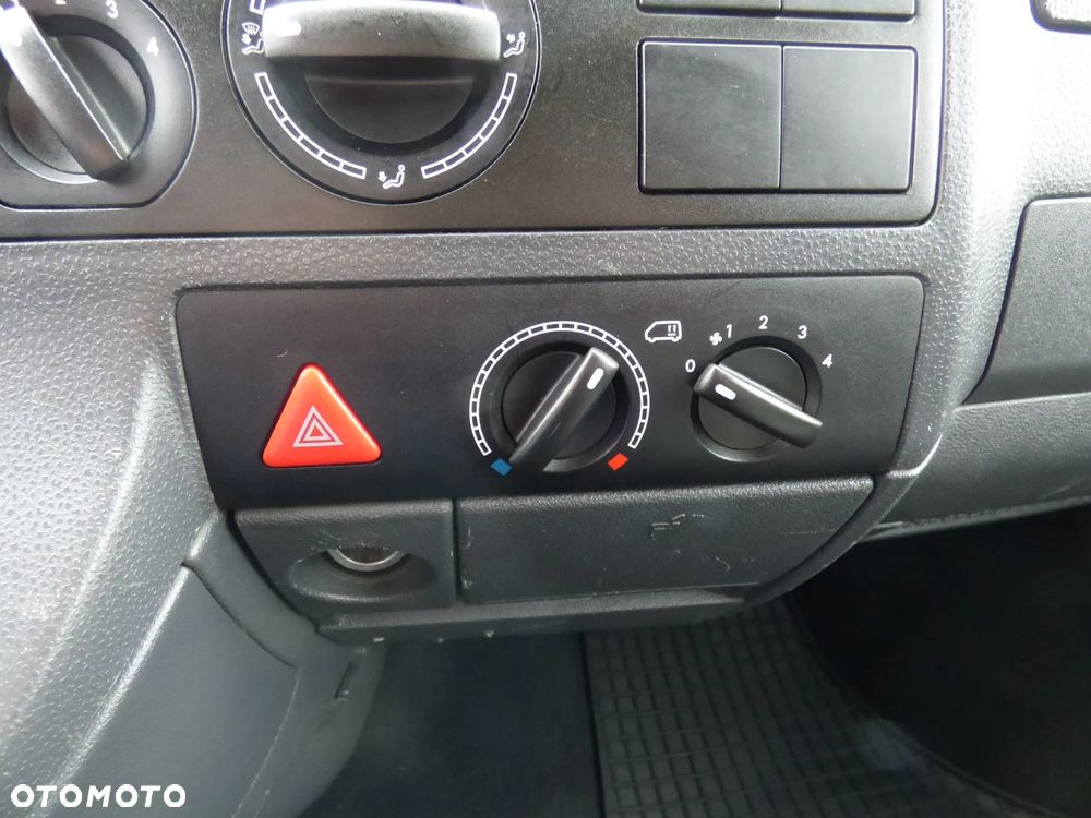 Volkswagen MULTIVAN - 19