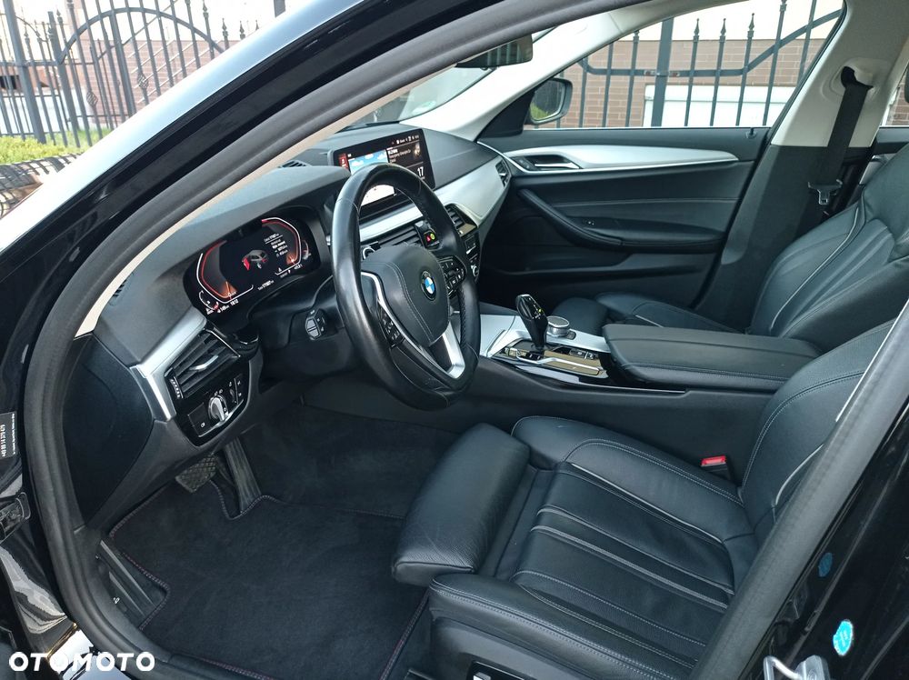 BMW Seria 5 520d Luxury Line sport - 29