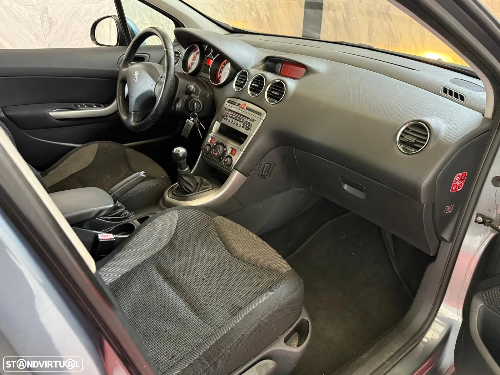 Peugeot 308 1.4 16V Executive - 9