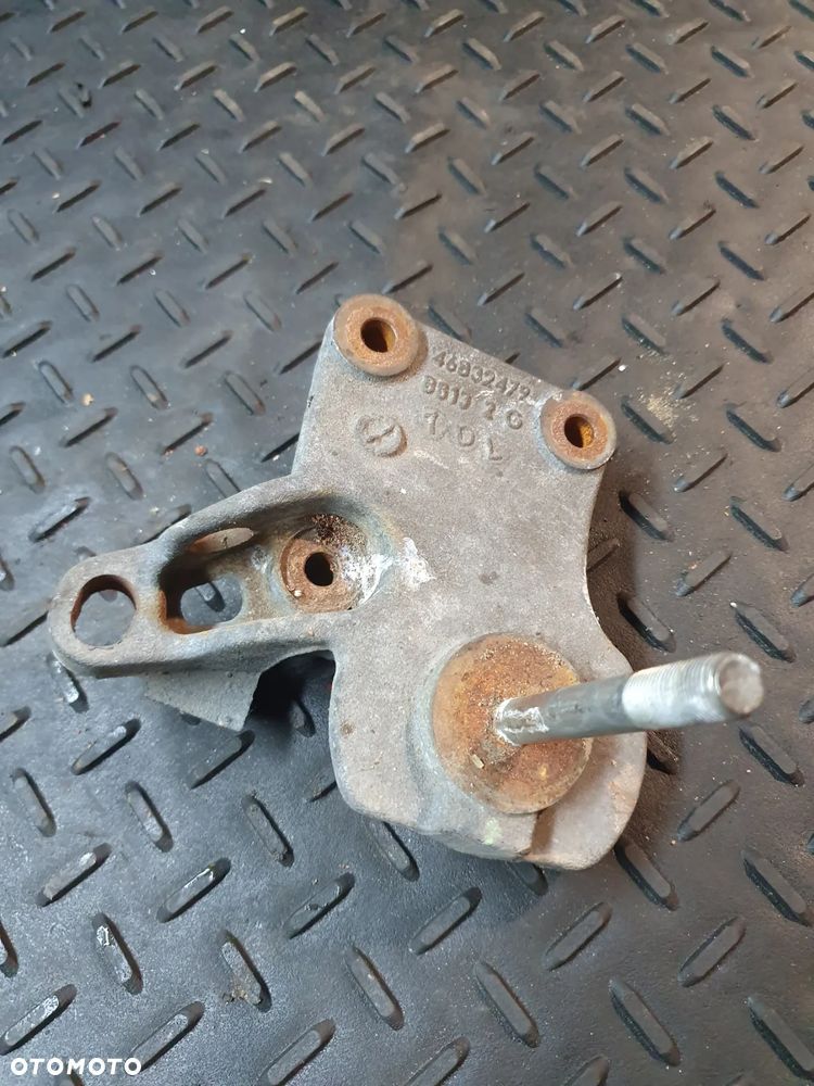 Łapa podpora silnik 1.4 1.9 8V 16V Fiat Bravo 2 Stilo 46832479 - 1