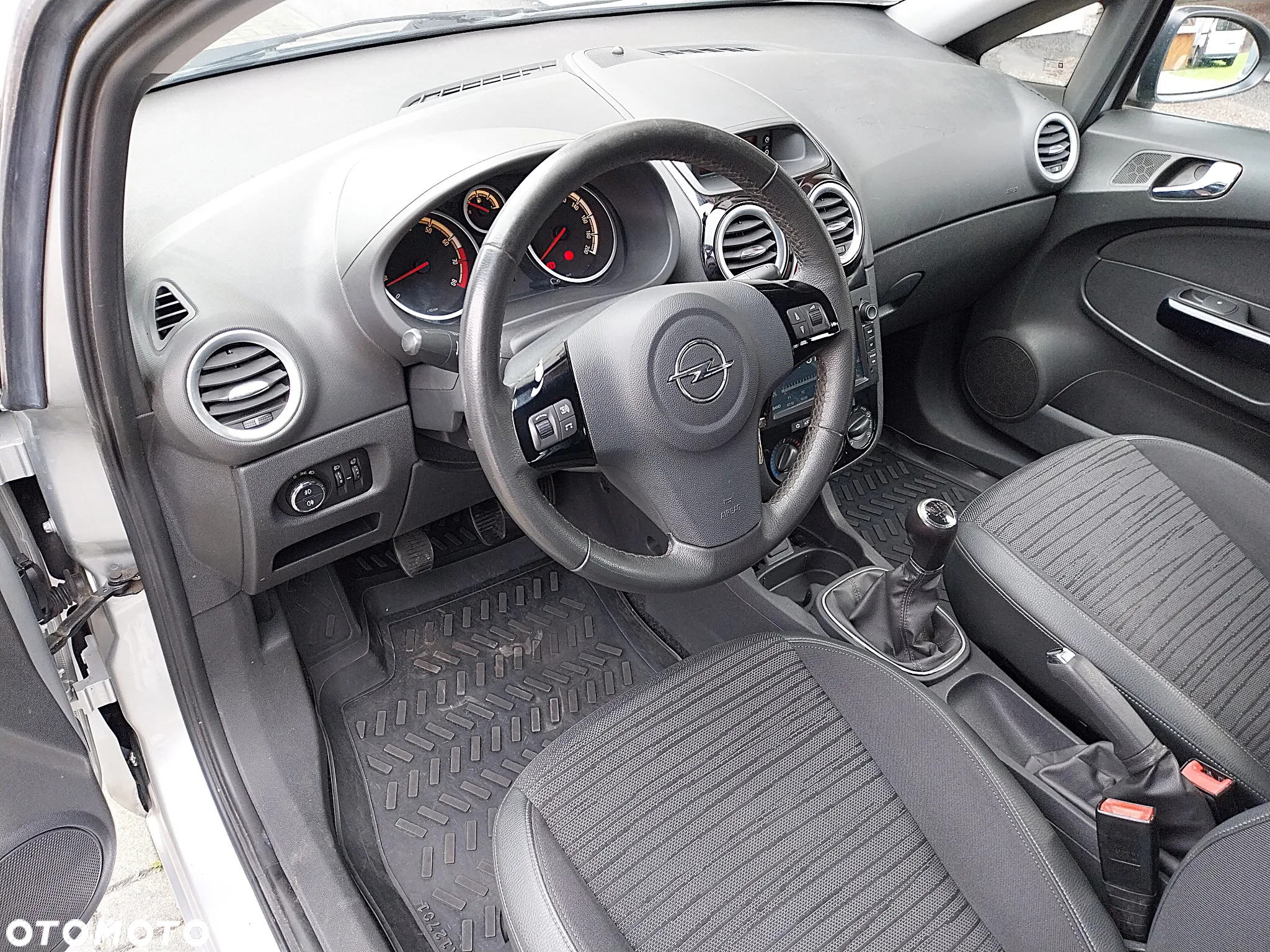 Opel Corsa 1.2 16V Cosmo - 19