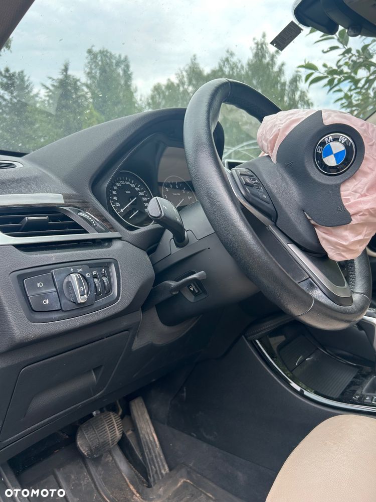 BMW X1 xDrive20i Sport Line - 10