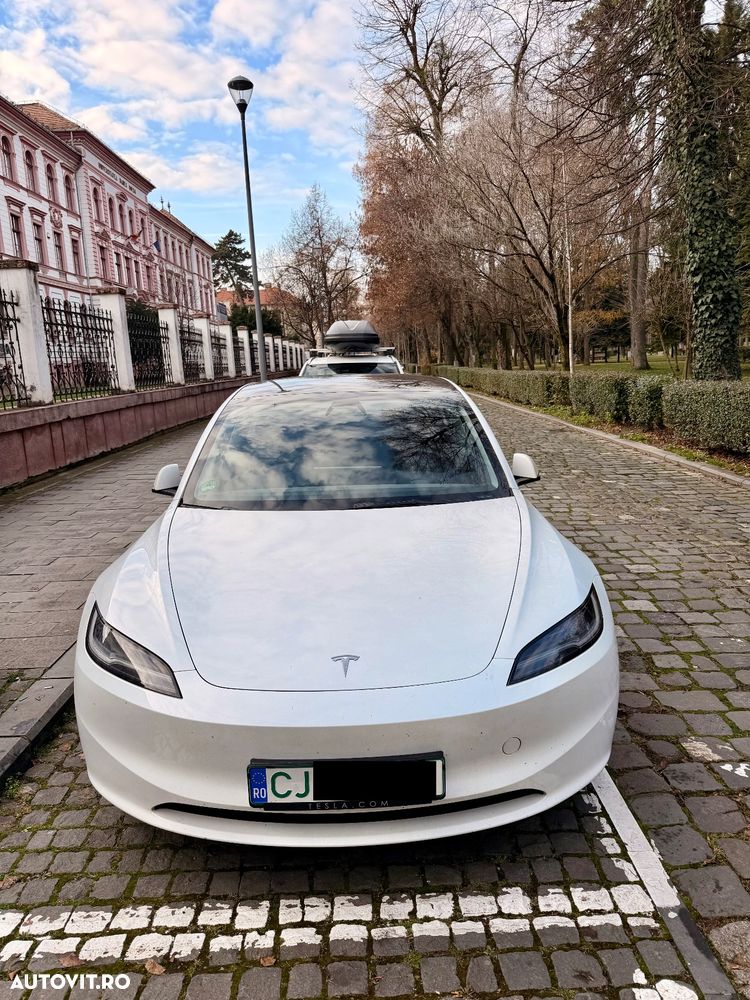 Tesla Model 3 - 1