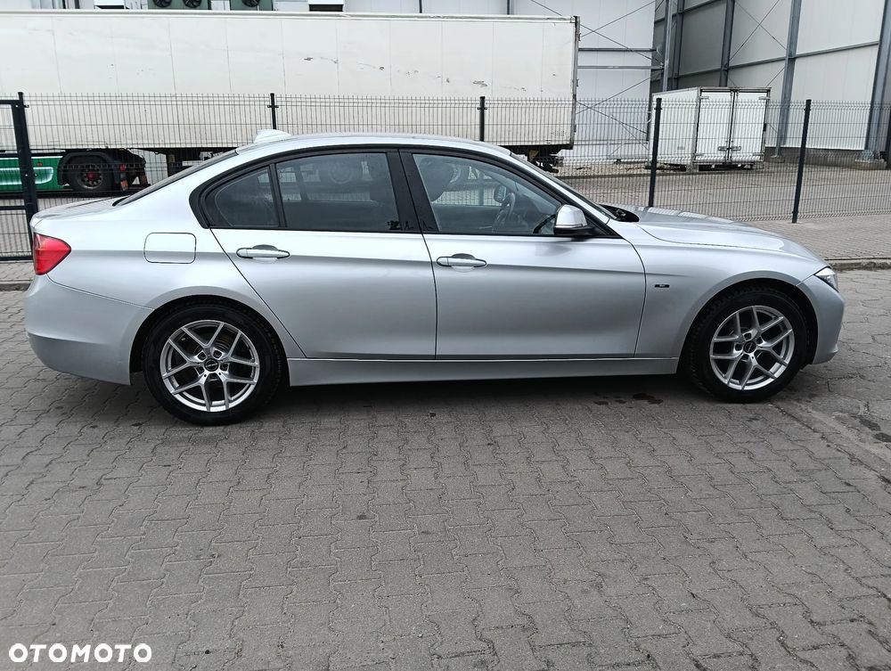 BMW Seria 3 318d DPF Edition Sport - 5