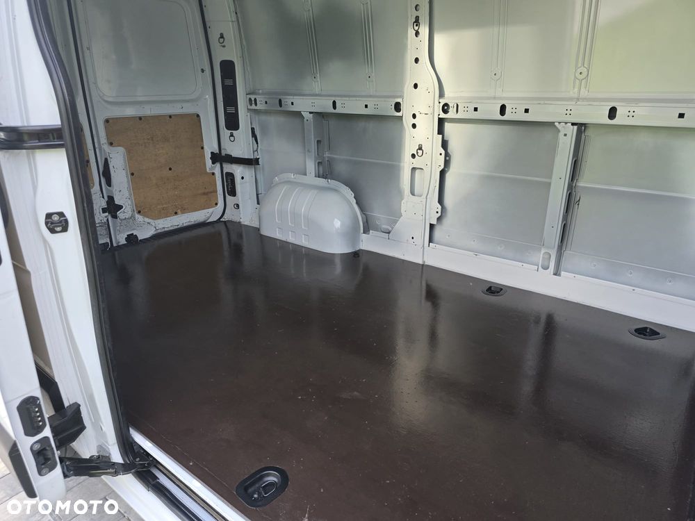 Nissan Interstar - 24