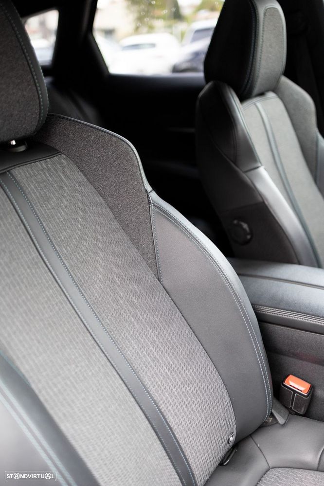 Peugeot 3008 1.6 Hybrid Allure e-EAT8 - 37