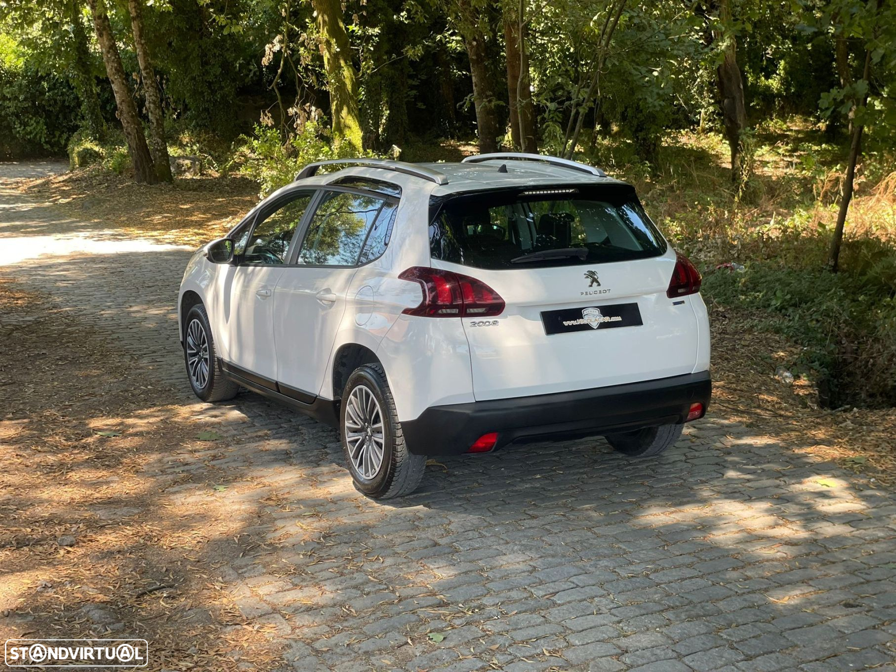 Peugeot 2008 1.2 PureTech Allure - 19