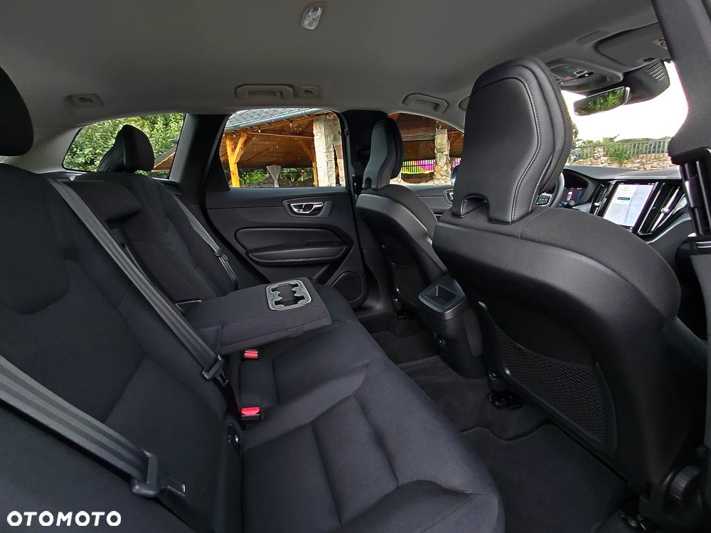 Volvo XC 60 B4 D AWD Geartronic Momentum - 24