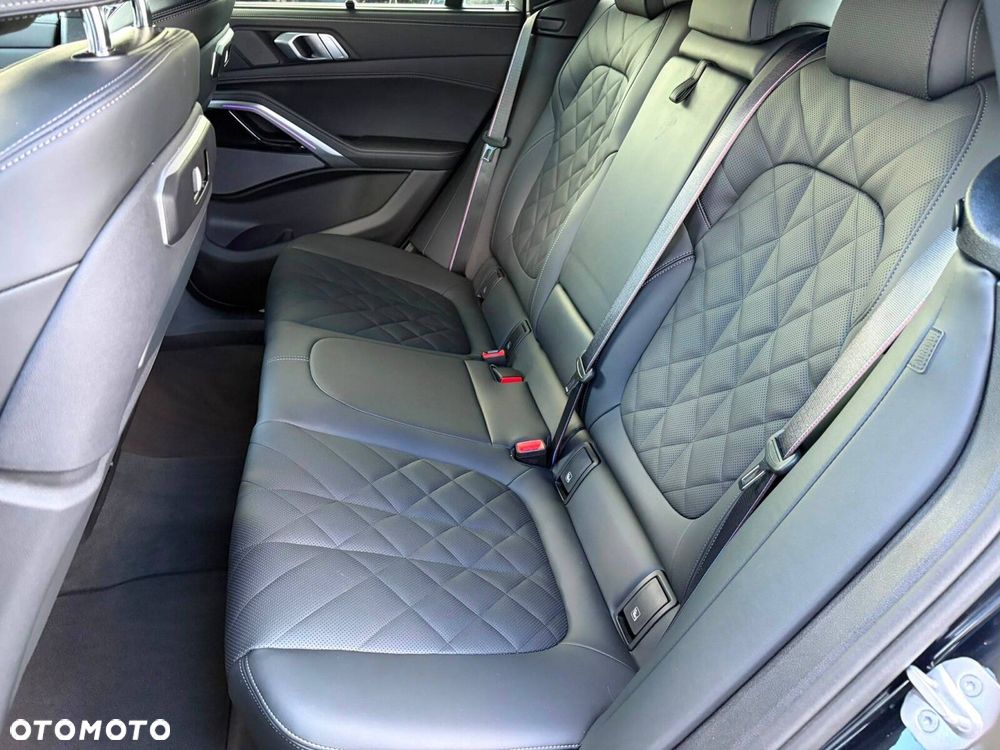 BMW X6 xDrive40d mHEV - 16