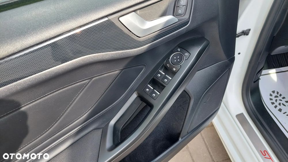Ford Focus 1.5 EcoBlue SCR ST-Line - 8