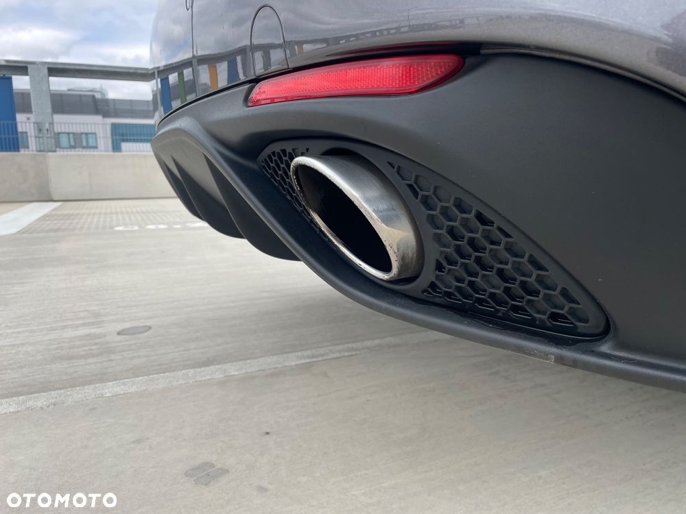 Alfa Romeo Giulia 2.0 Turbo Veloce Q4 - 23