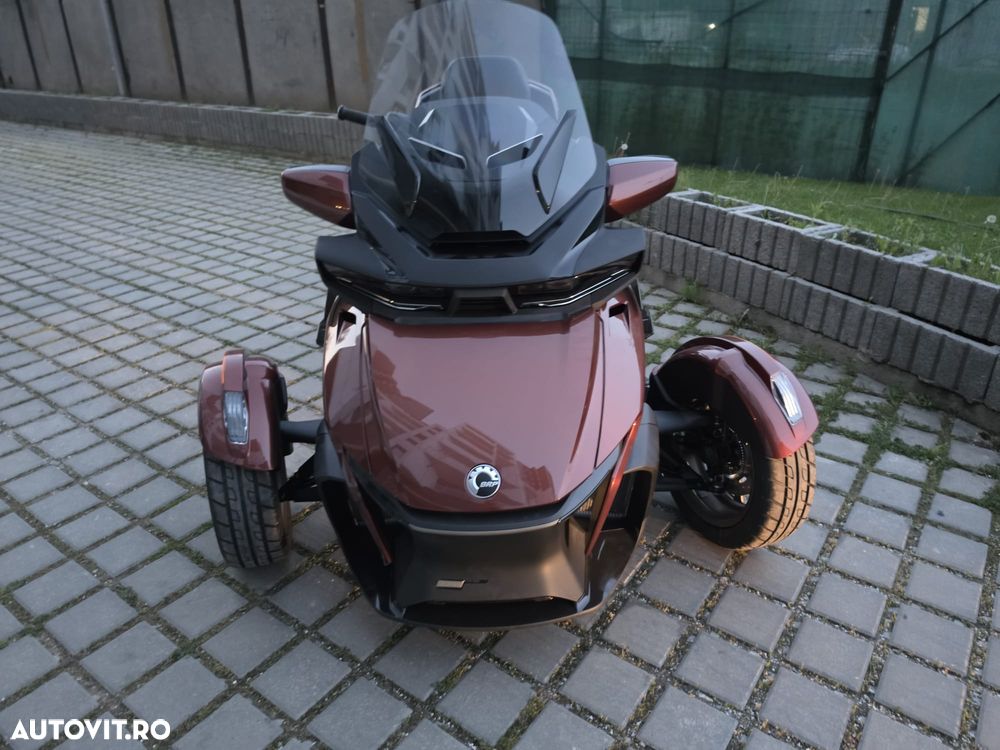 Can-Am Spyder - 10