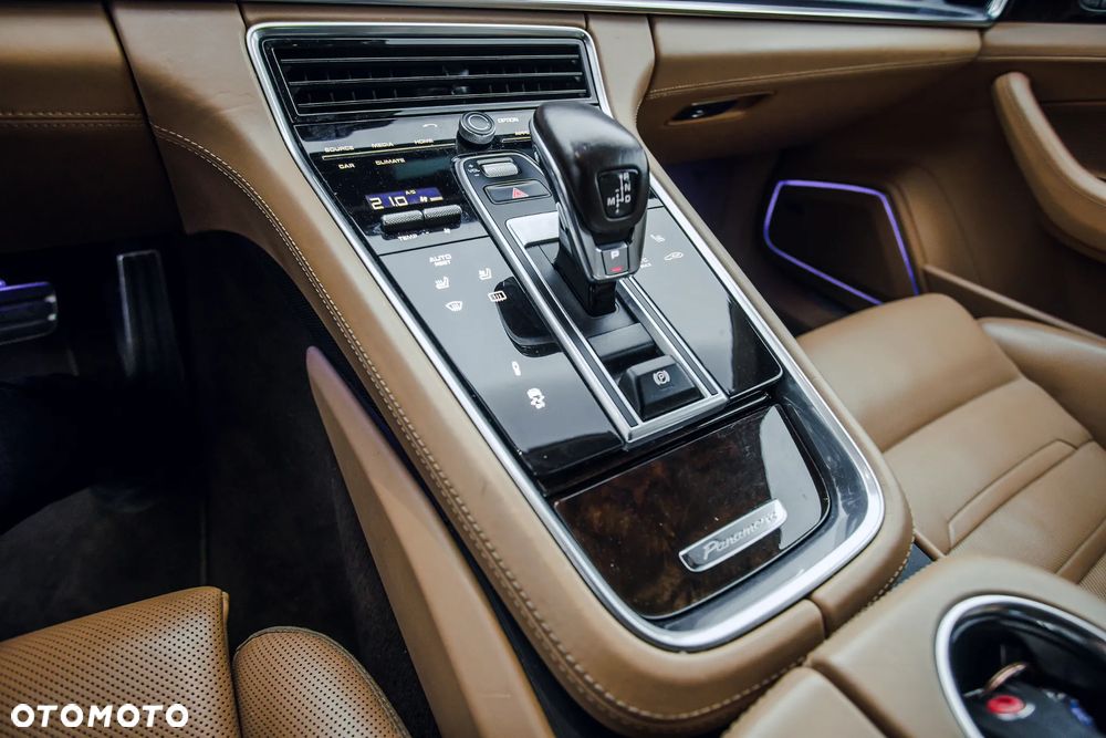 Porsche Panamera 4S - 10