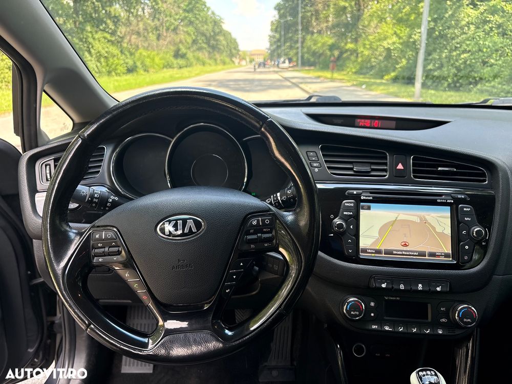 Kia Ceed - 10